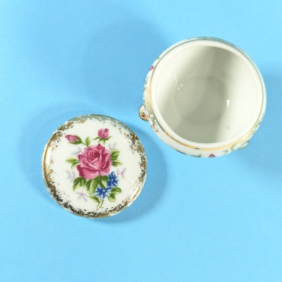 Small Japan floral trinket box on 3 curved legs, tooth fairy box, ring storage - Picture 4 of 10